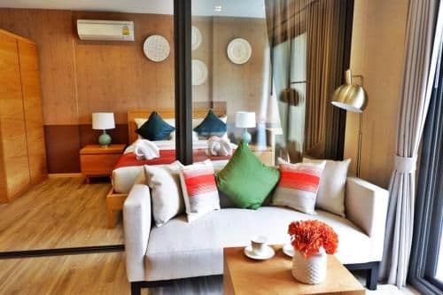 Apartment with Pool View