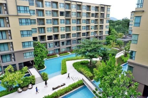 Apartment with Pool View