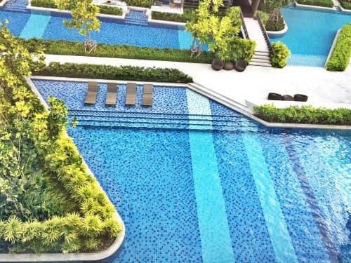 Apartment with Pool View