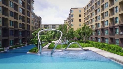 Apartment with Pool View