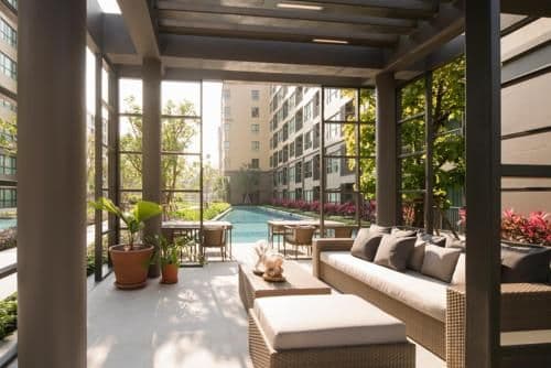 Apartment with Pool View