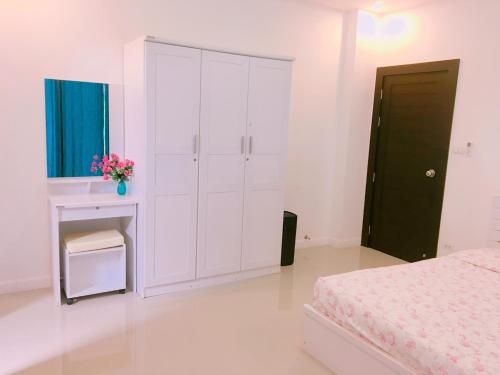 บ้านพาขวัญ พูลวิลล่า หัวหิน - 2 ห้องนอน (สระส่วนตัว คาราโอเกะ ไฟเธค ปิ้งย่าง 4-12 คน) (Baan Pha Khwan Pool Villa Hua Hin 2 Bedrooms (Private Pool, Karaoke, BBQ for 4-12 person))4