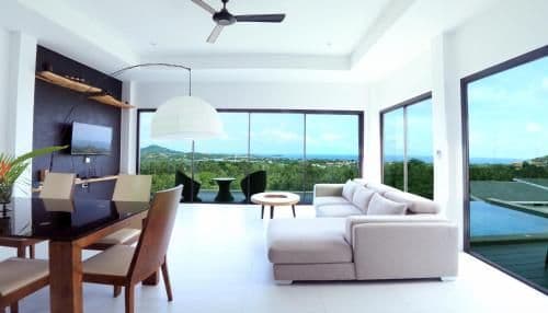 Apartment with Pool View