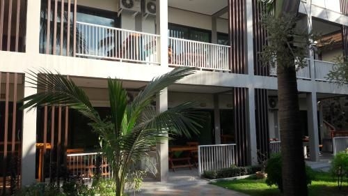 Family House on Sunset Beach0