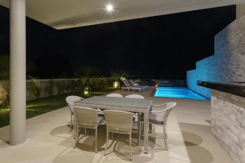 Bright Stylish Villa with Amazing Views2