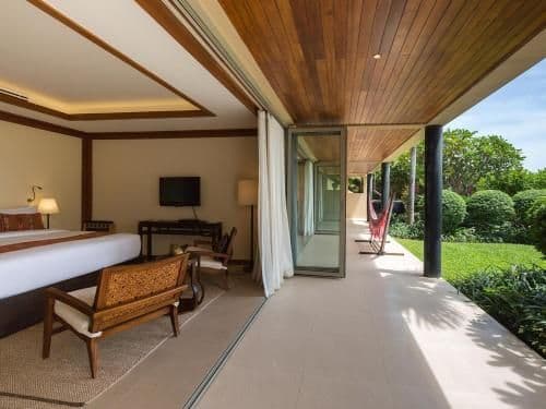 Villa with Garden View