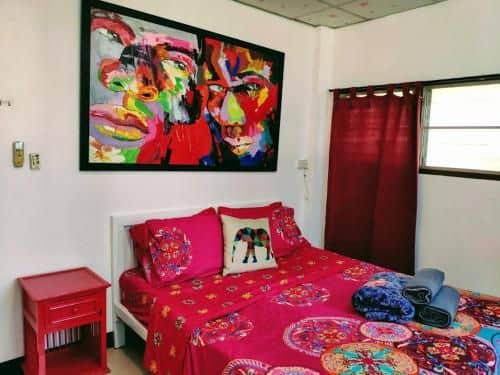 Sunny studio with private bathroom and aircon Sunny studio with private bathroom and aircon