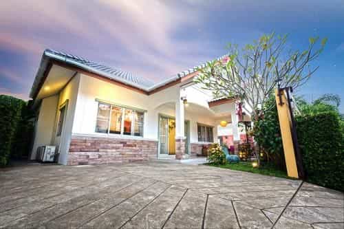 Baan Jingjai Family Baan Jingjai Family