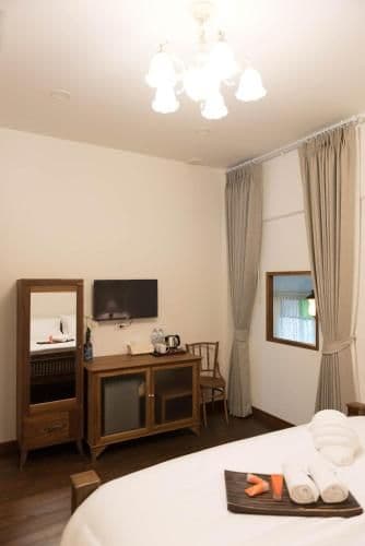 Deluxe King Room - No Window