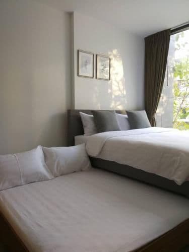 Two-Bedroom Apartment with Mountain View
