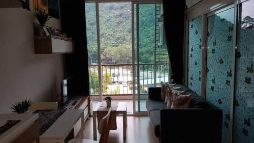 Apartment with Mountain View