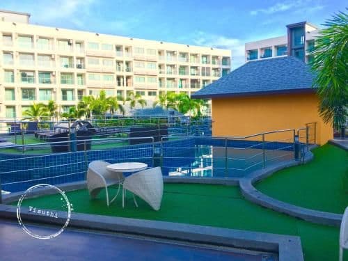 Apartment with Pool View