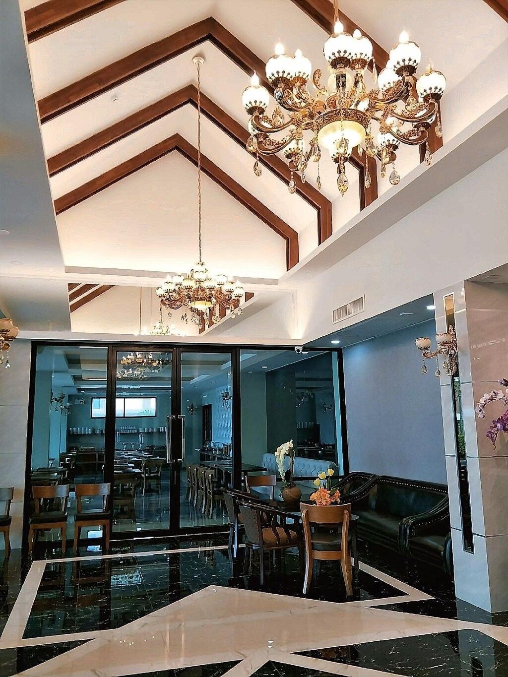 เอทีเค การ์เดน ฮิลล์ โฮเต็ล (ATK Garden Hills Hotel)2