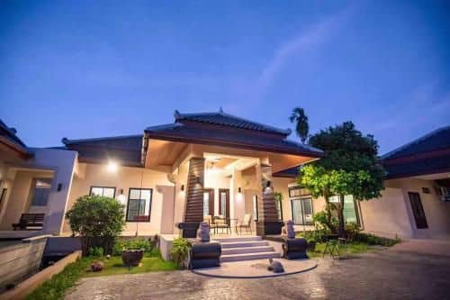 Pattaya Luxury Five Bedroom Villa with Surrounding Pool Pattaya Luxury Five Bedroom Villa with Surrounding Pool