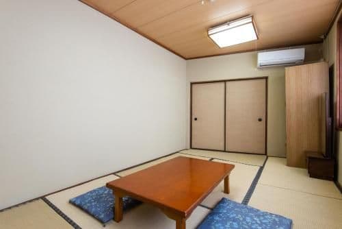 Japanese-Style Twin Room with Shared Bathroom - Smoking