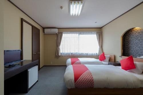 Twin Room with Shared Bathroom - Smoking