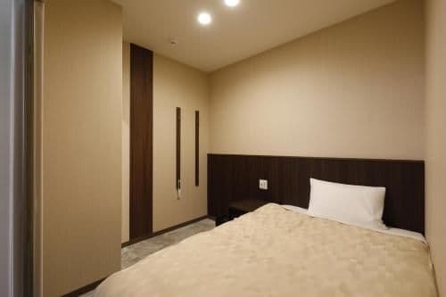 Wide Single Room with Shared Shower and Toilet (Women Only)