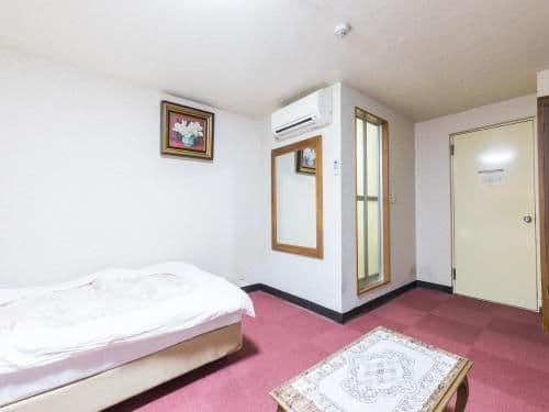 Single Room - Non-Smoking
