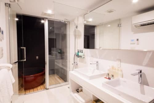Suite Japanese-Style Townhouse 125㎡ with Open-Air Bath