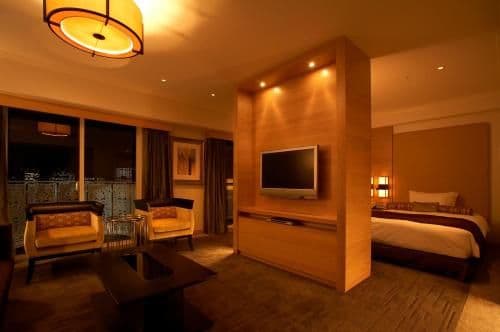 Club Junior Suite King Room with Lounge Access - Non-Smoking