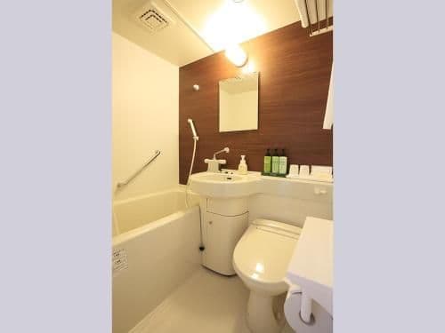 Single Room with Bathroom - Smoking