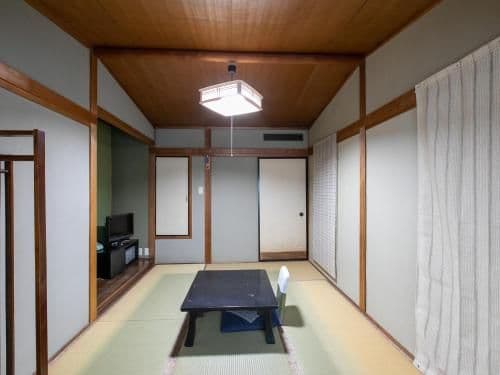 Japanese-Style Twin Room with Shared Bathroom - Non-Smoking