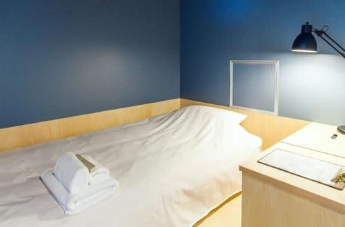 Single Bed in Male Dormitory Room with Shared Bathroom