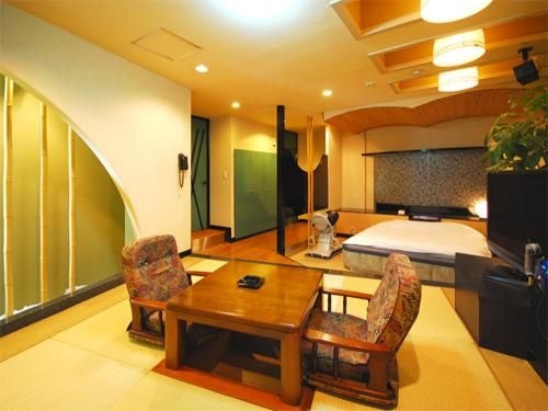 Hotel RR (Adult Only)3