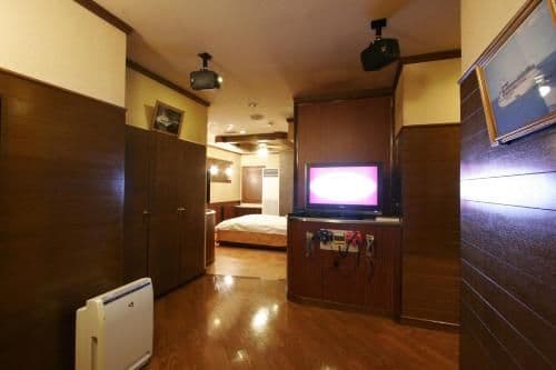 Standard Queen Room