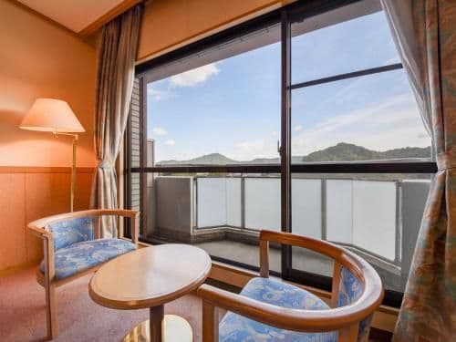 Twin Room with Lake View - Non Smoking