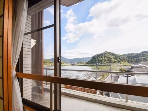 Japanese-Style Room with Lake View