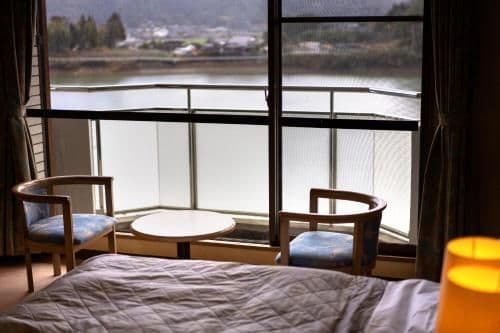 Twin Room with Lake View - Non Smoking