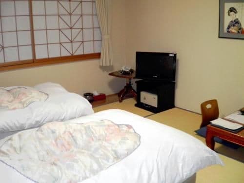 Twin Room with Tatami Floor and Shared Bathroom