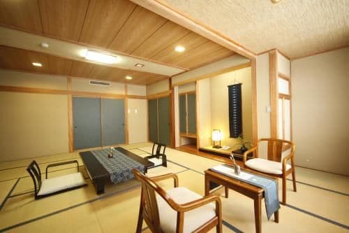 Superior Japanese-Style Room