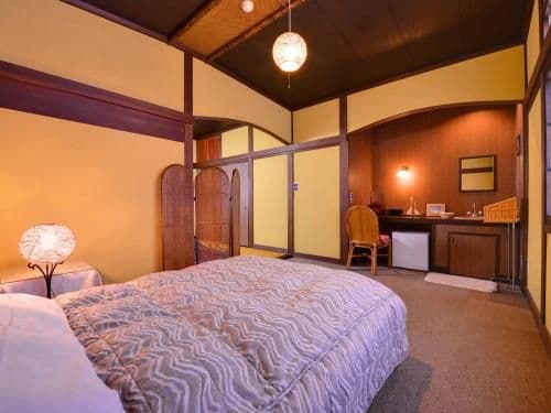 Standard Double Room with Shared Bathroom