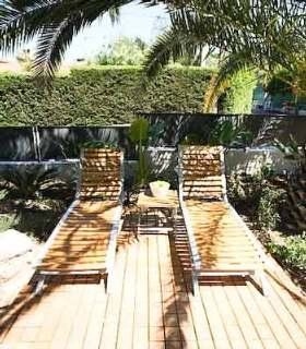 Mandara Beach Hotel0