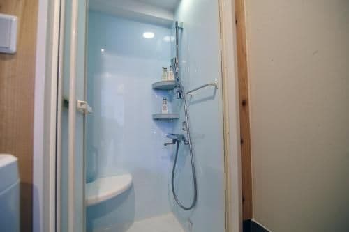 Apartment with Shower