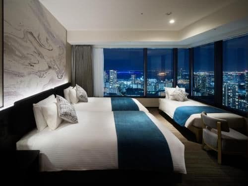 Deluxe Corner Twin Room with Sofa Bed and View Bath - Non-Smoking