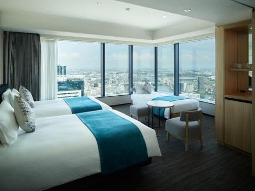 Executive Corner Twin Room with Sofa Bed and View Bath - Non-Smoking