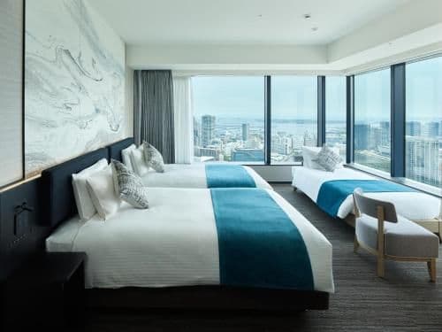 Deluxe Corner Twin Room with Sofa Bed and View Bath - Non-Smoking