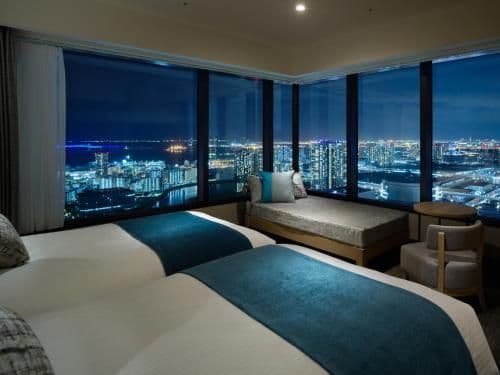 Deluxe Corner Twin Room with Sofa Bed and View Bath - Non-Smoking