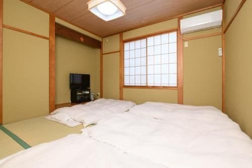 Japanese-Style Quadruple Room wtih Shared Bathroom - Smoking