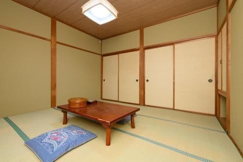 Japanese-Style Quadruple Room wtih Shared Bathroom - Smoking