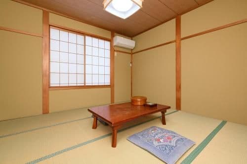 Japanese-Style Quadruple Room wtih Shared Bathroom - Smoking