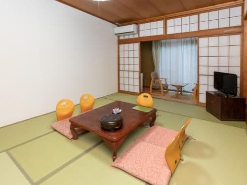 Japanese-Style Quintuple Room with Shared Bathroom - Non-Smoking