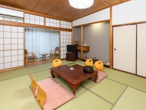 Japanese-Style Quintuple Room with Shared Bathroom - Non-Smoking