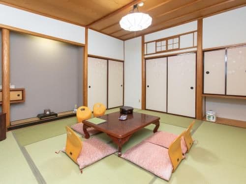 Japanese-Style Quintuple Room with Shared Bathroom - Non-Smoking
