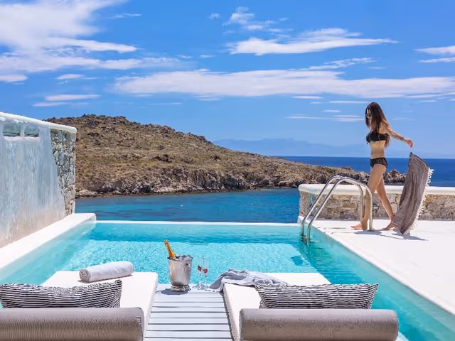 VILLA WITH PRIVATE POOL