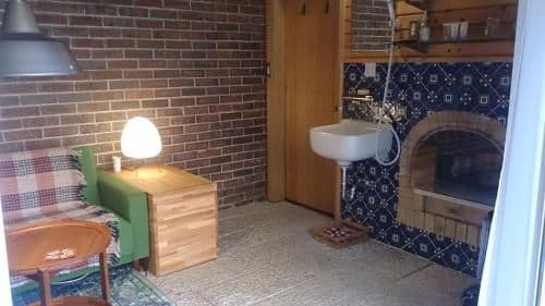 Single Room with Shared Toilet