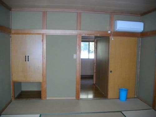 Superior Japanese-Style Room